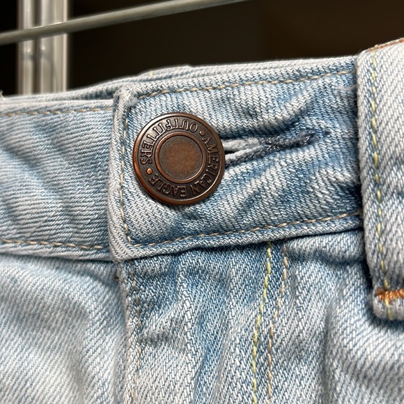 American Eagle Outfitters Light Acid Wash Skinny Stretch Denim Shorts Size 2 - Picture 4 of 8